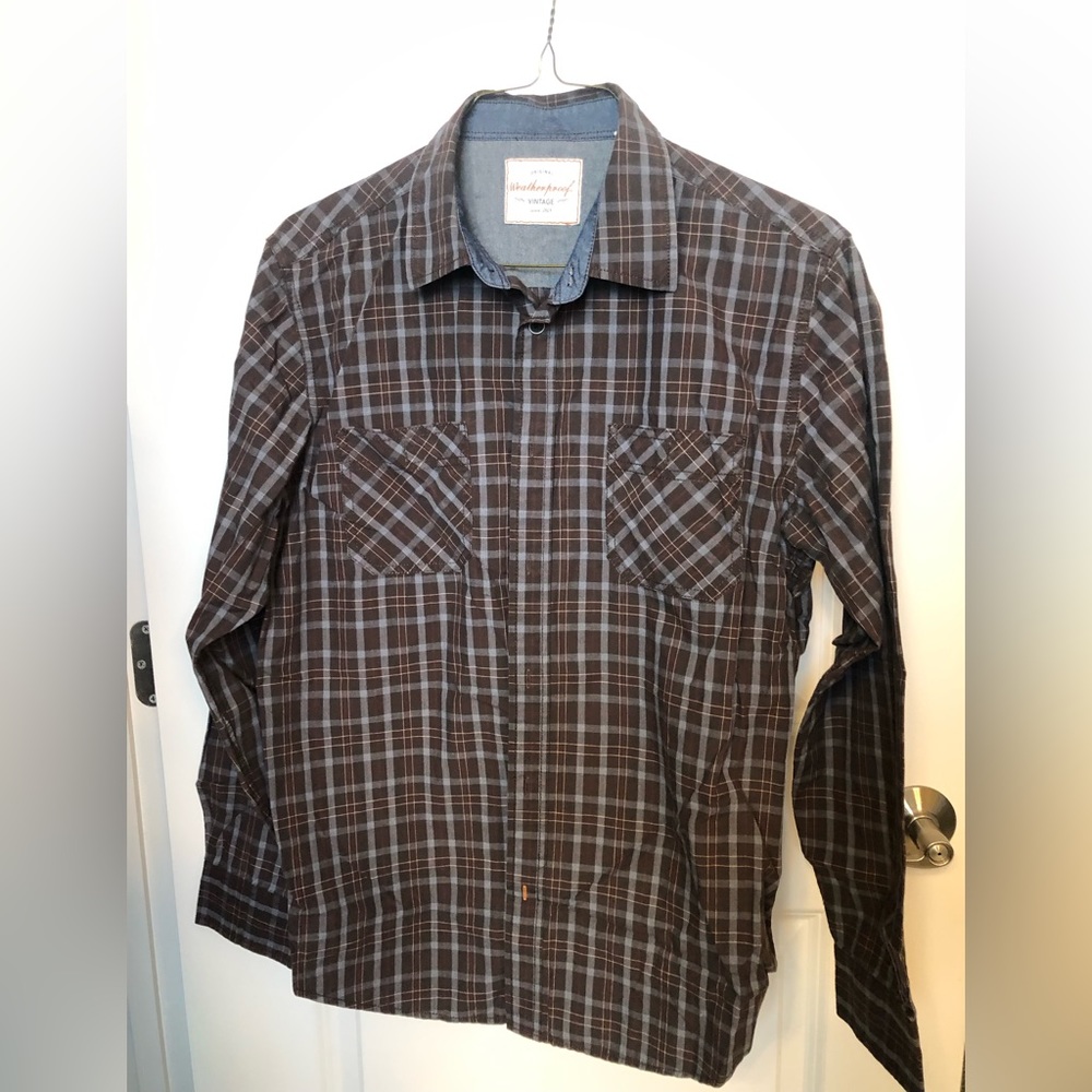 Mens button-up long sleeve shirt